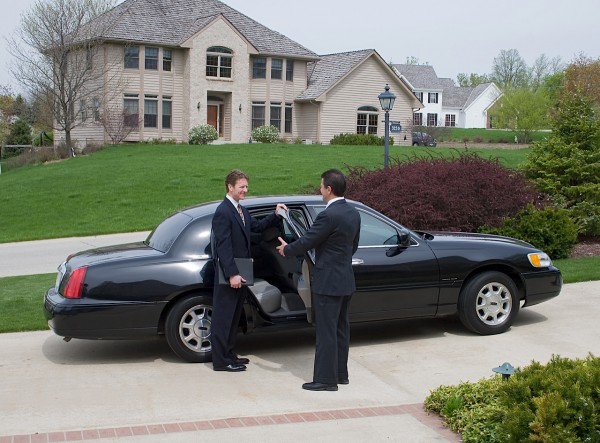 Business & Personal Chauffeured Limo Service To and From the Airport